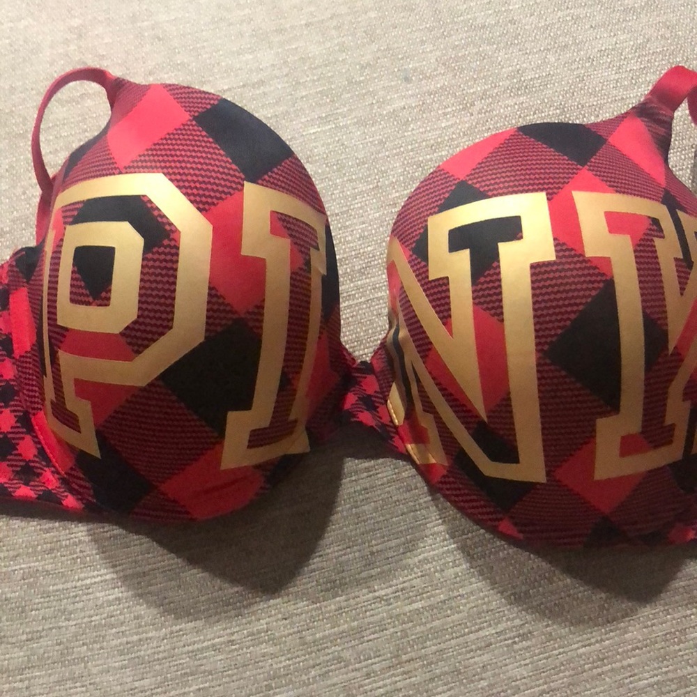 This is a new unworn Victoria secret 36dd bra